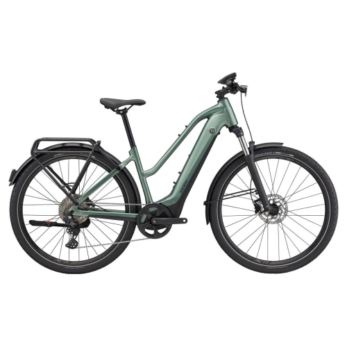 Zijaanzicht van de Giant Explore E+ 1 (2023) elektrische trekkingfiets met geïntegreerde 625Wh accu en sportieve Shimano Deore afmontage.