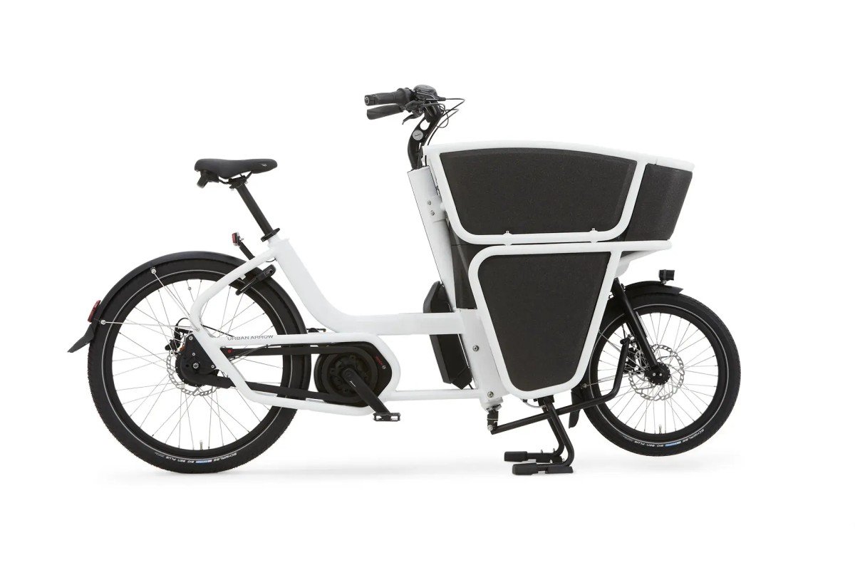 Witte Urban Arrow Shorty van opzij